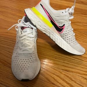 Women’s Nike Reacts